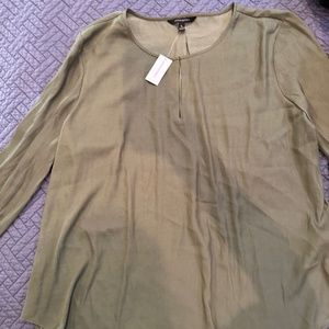NWT Banana Republic Olive Green Long-Sleeved Shirt with Keyhole front, Size XL